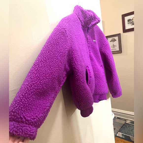 Nike Women’s Oversized Plush Swoosh Jacket - Picture 9 of 15